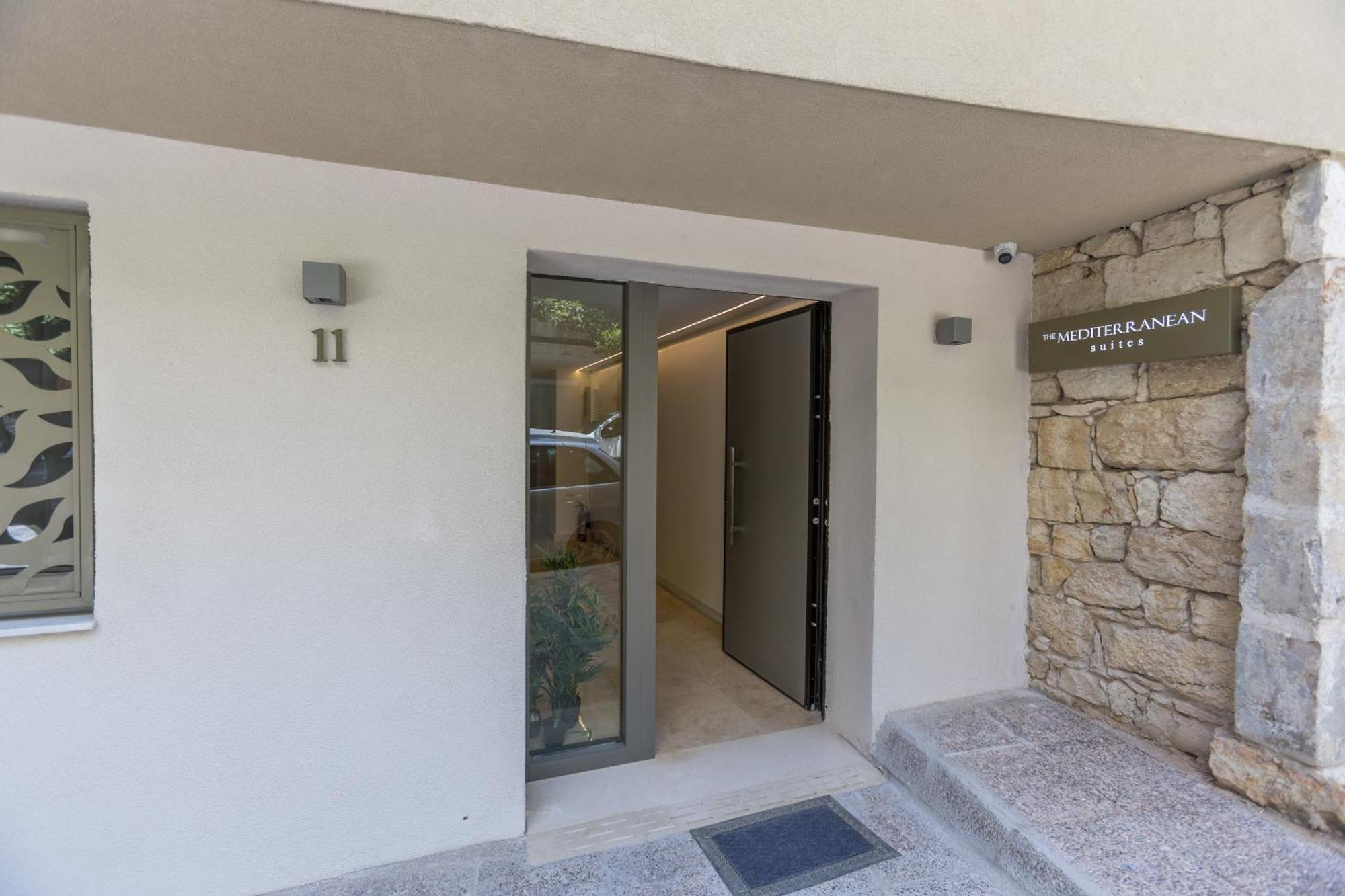 The Mediterranean Suites Piraeus Bagian luar foto