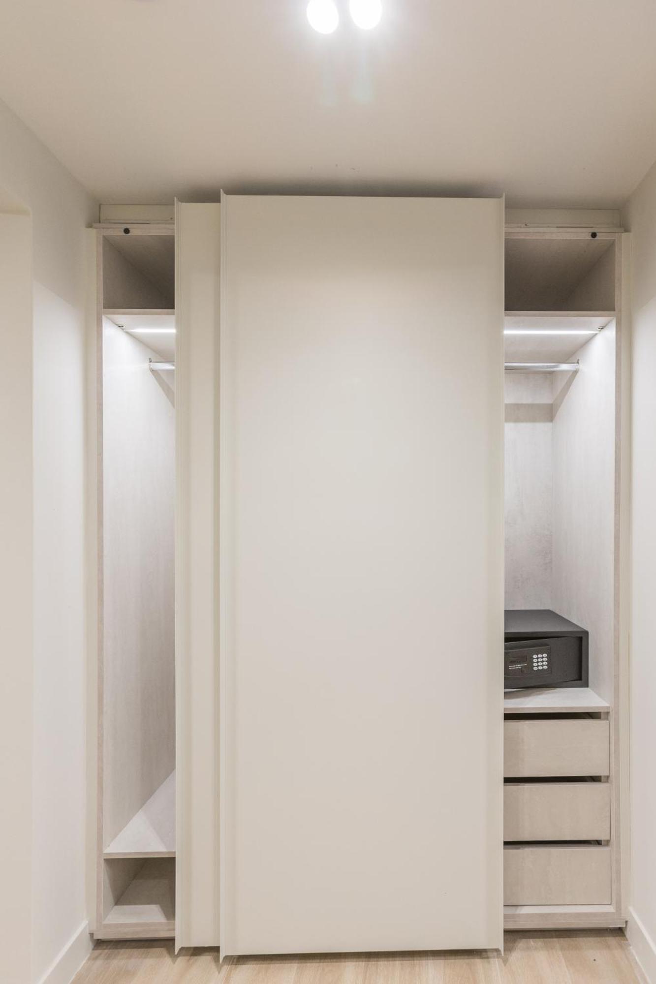 The Mediterranean Suites Piraeus Bagian luar foto
