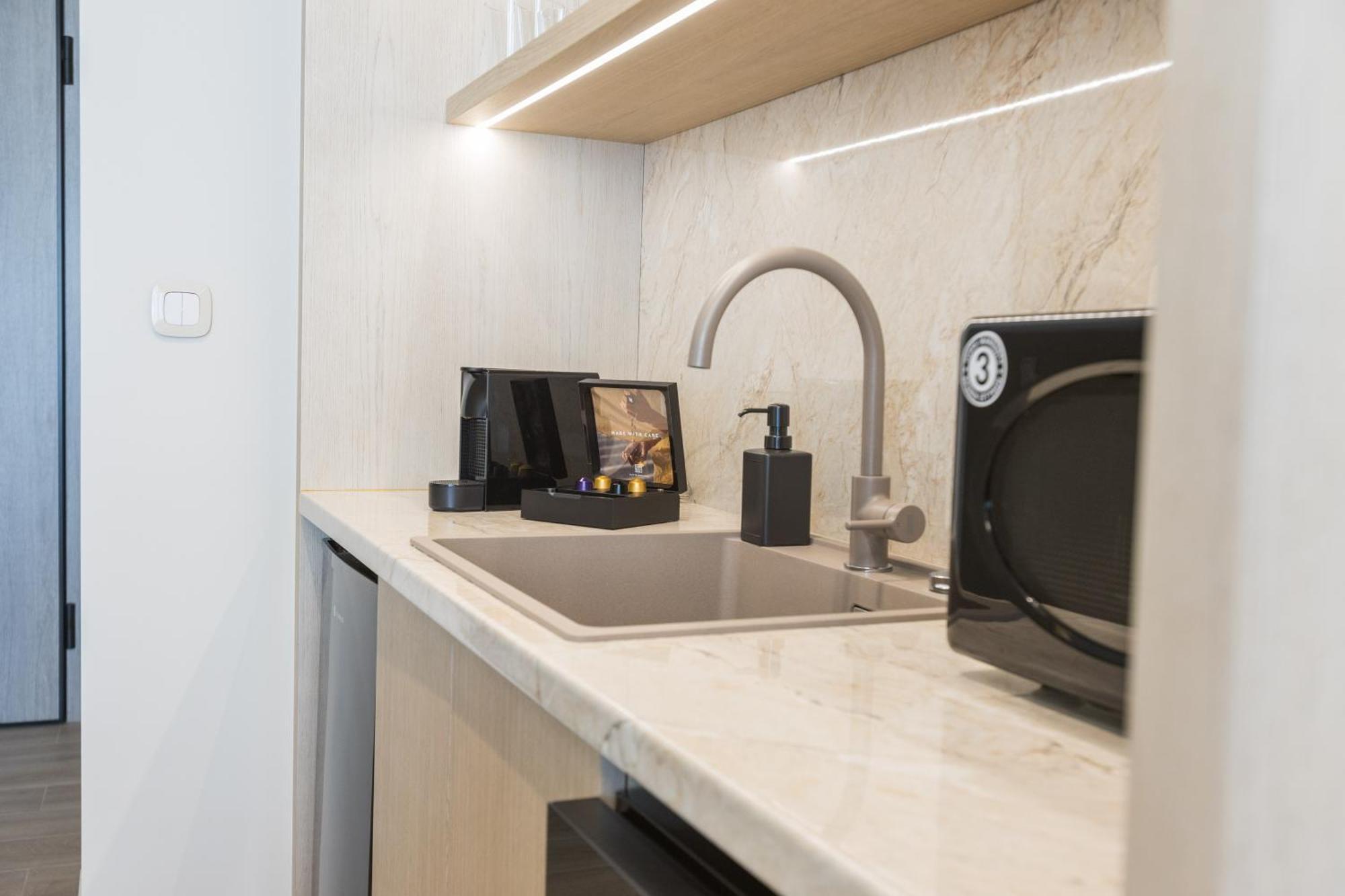 The Mediterranean Suites Piraeus Bagian luar foto