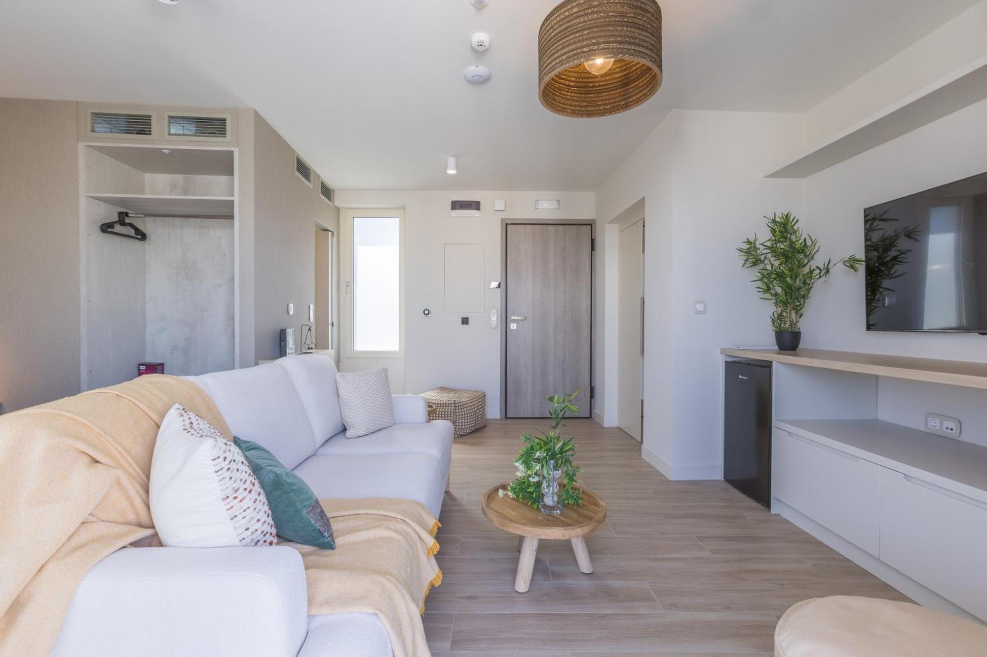 The Mediterranean Suites Piraeus Bagian luar foto