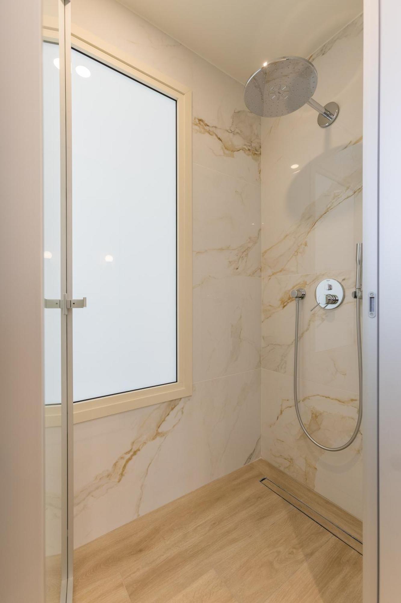 The Mediterranean Suites Piraeus Bagian luar foto