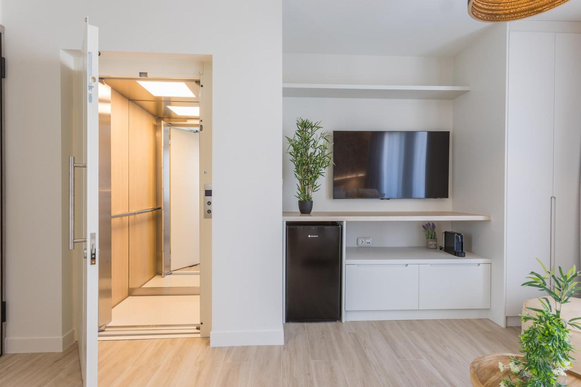 The Mediterranean Suites Piraeus Bagian luar foto
