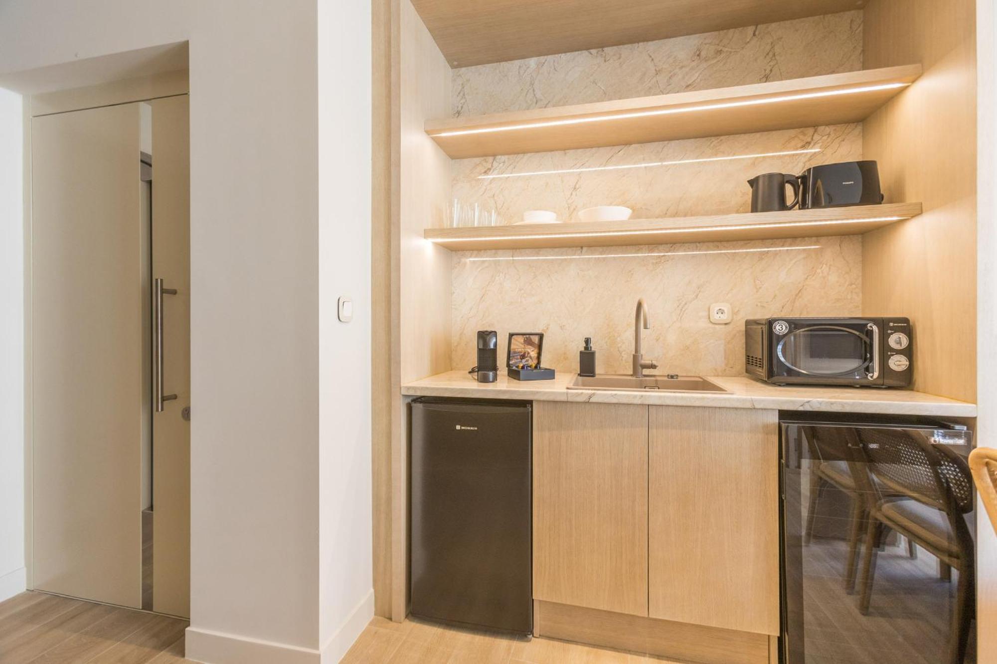 The Mediterranean Suites Piraeus Bagian luar foto