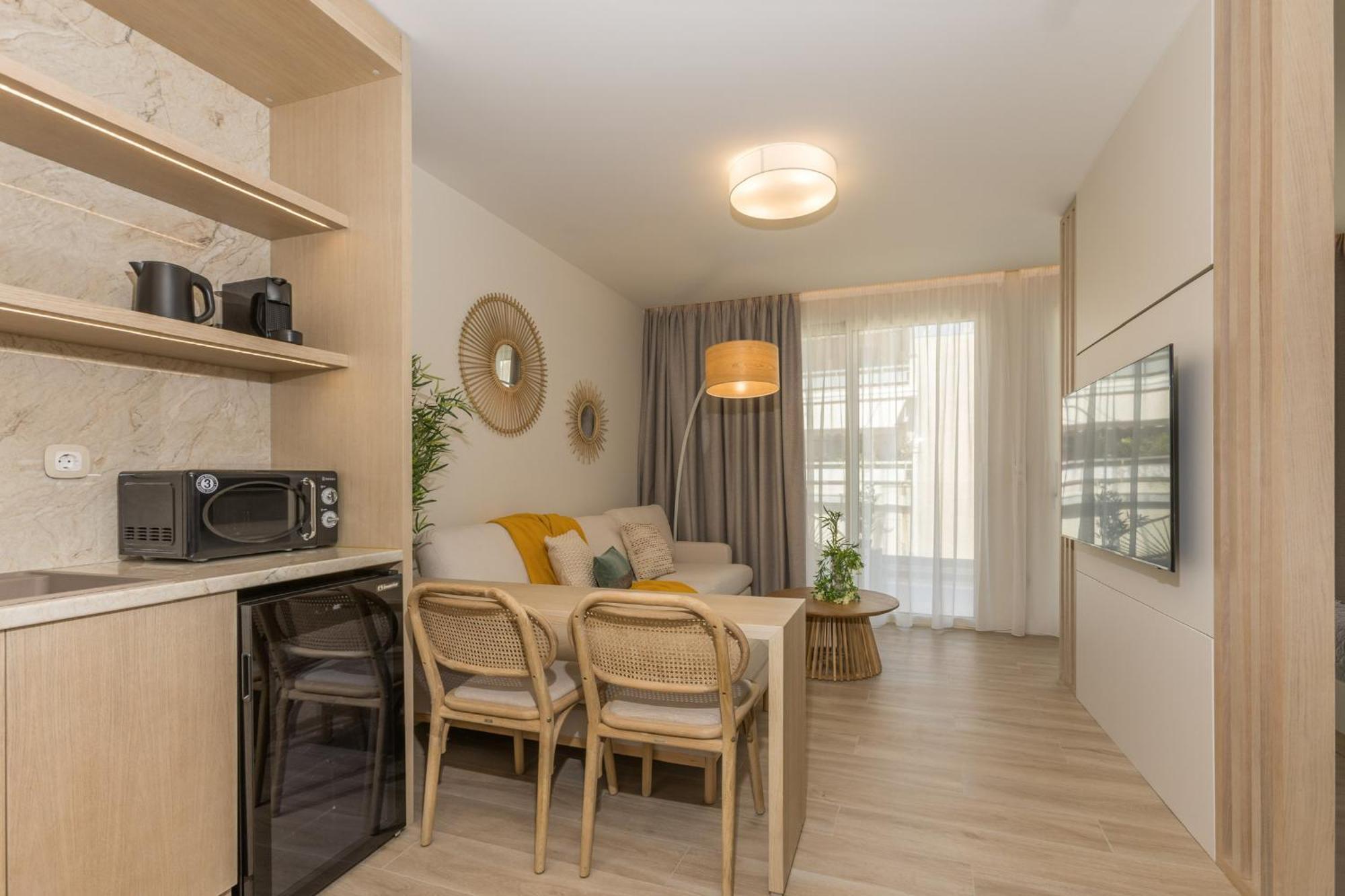 The Mediterranean Suites Piraeus Bagian luar foto